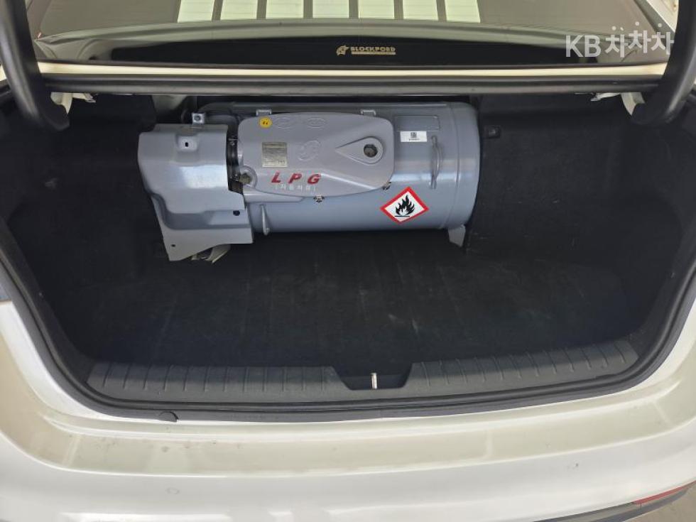 Kia K5 — miniaturë 8