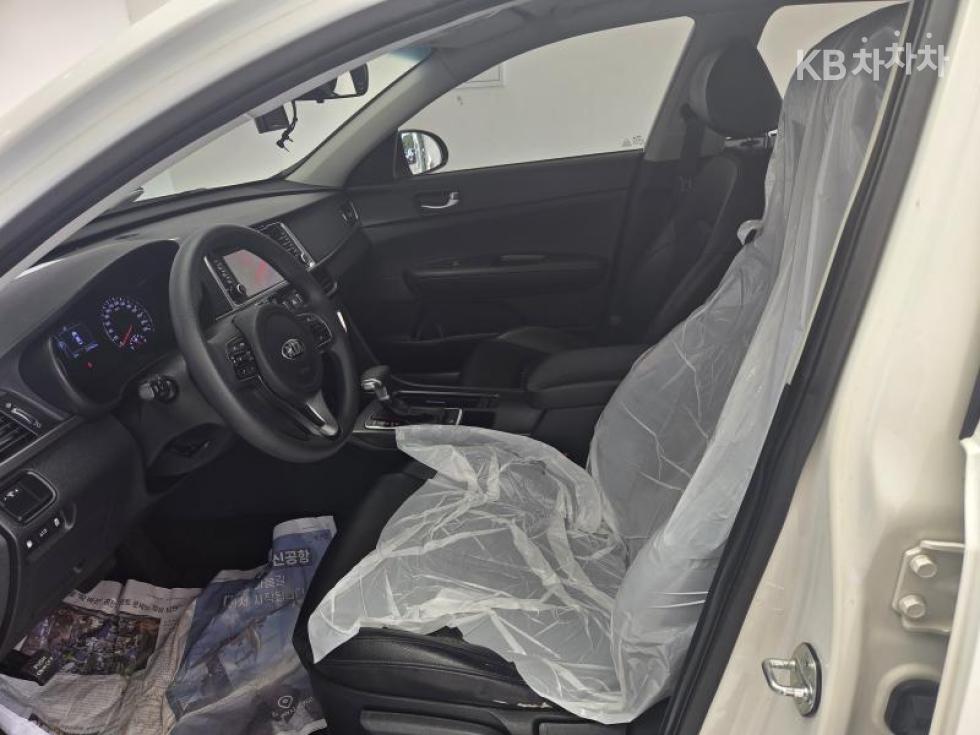 Kia K5 — miniaturë 11