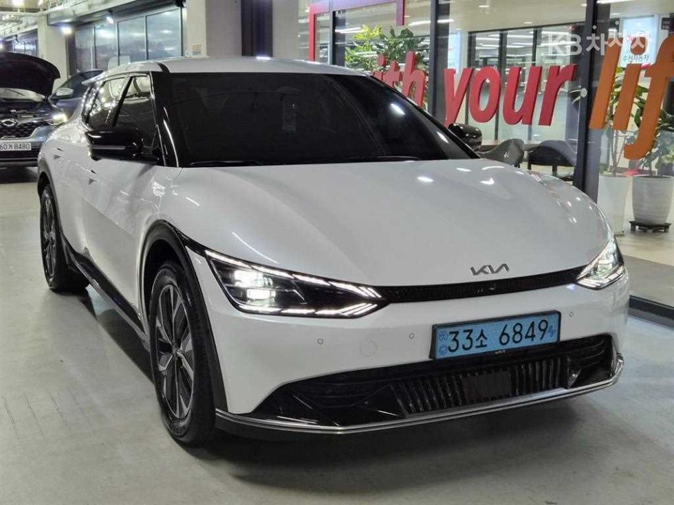 기아 EV6 2023년식 기아 EV6 롱 레인지 2WD 어스