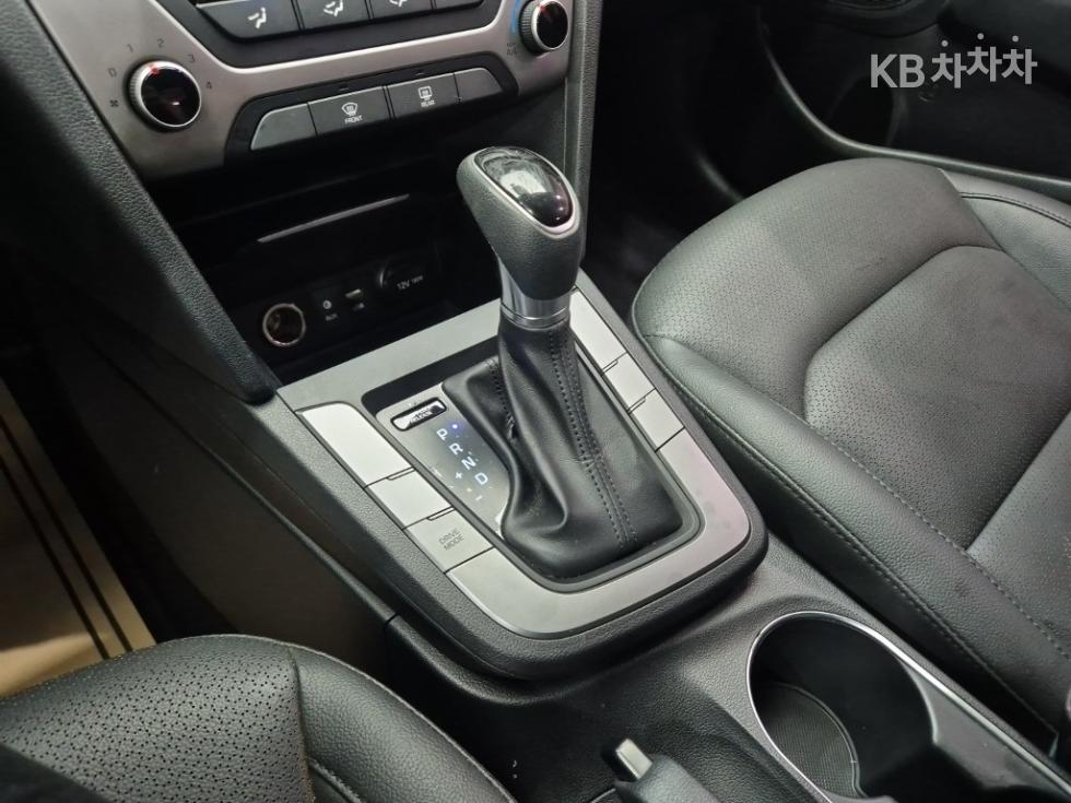 Hyundai Elantra — miniaturë 8