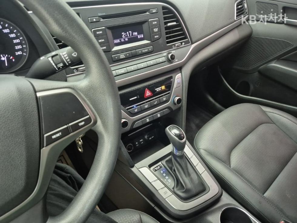 Hyundai Elantra — miniaturë 10