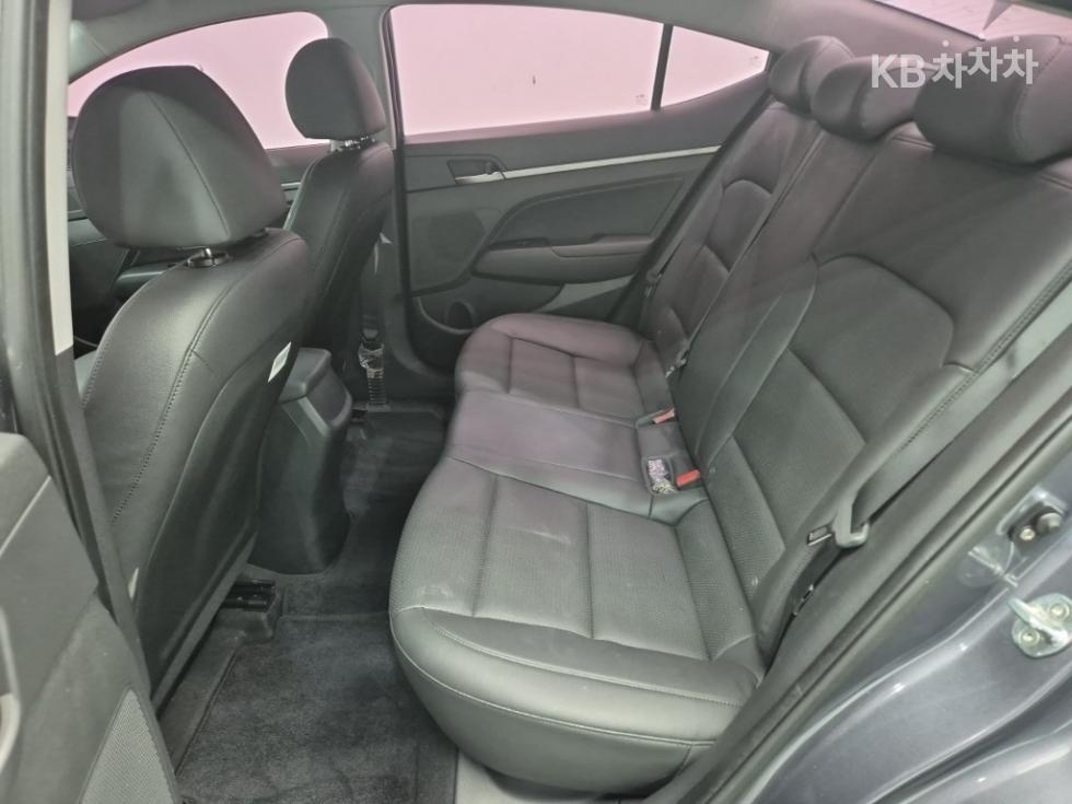 Hyundai Elantra — miniaturë 12