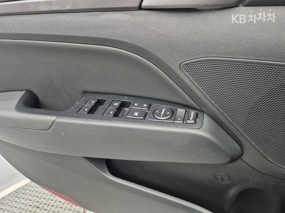 Hyundai Elantra — miniaturë 16