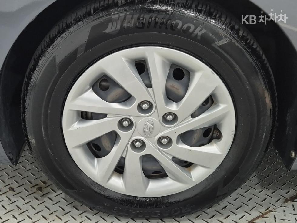 Hyundai Elantra — miniaturë 18