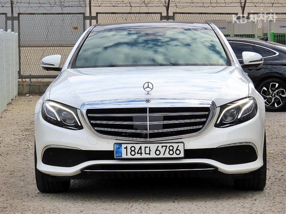 Mercedes-Benz E-Class EXCLUSIVE — фото 1