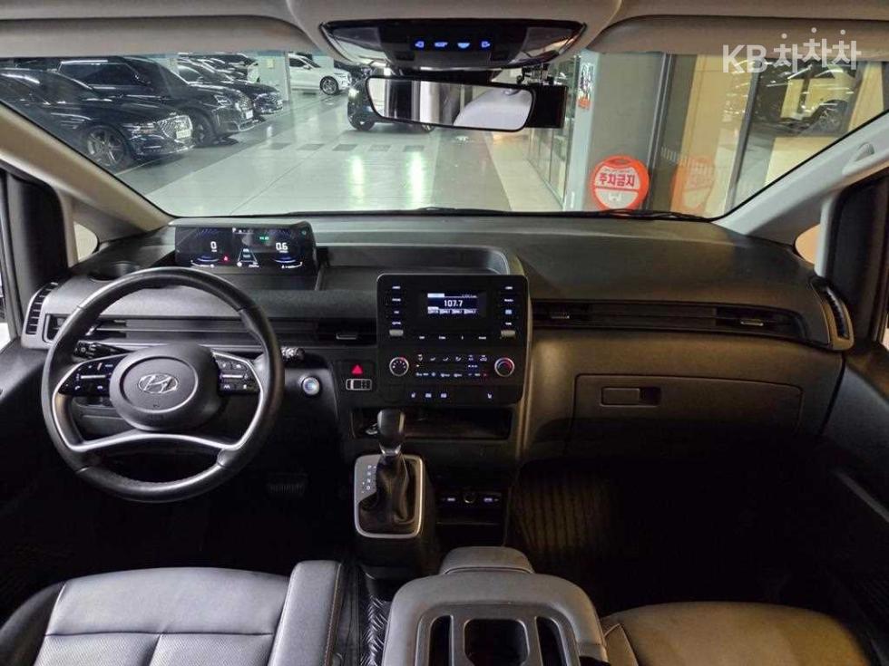 Hyundai Staria — miniaturë 7