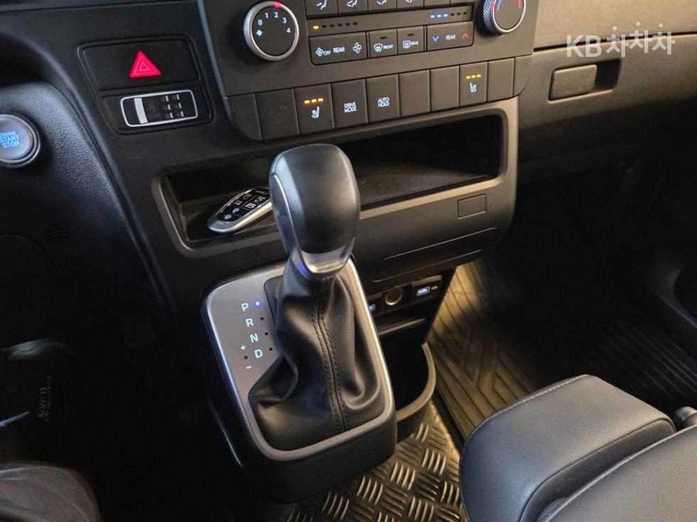 Hyundai Staria — miniaturë 16