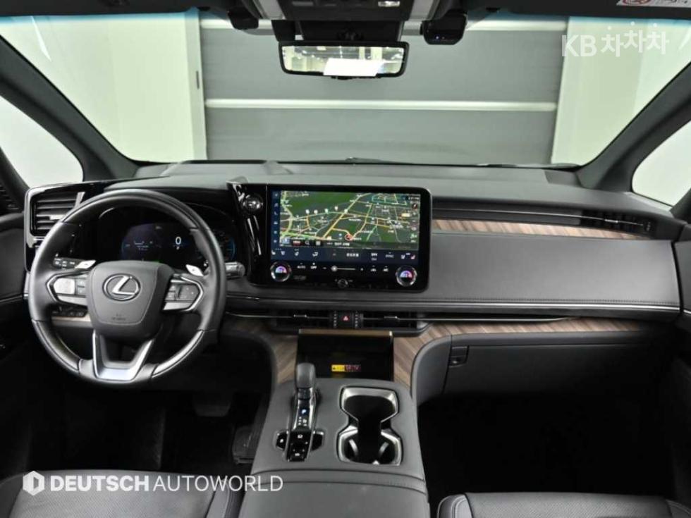 Lexus LM — miniaturë 7