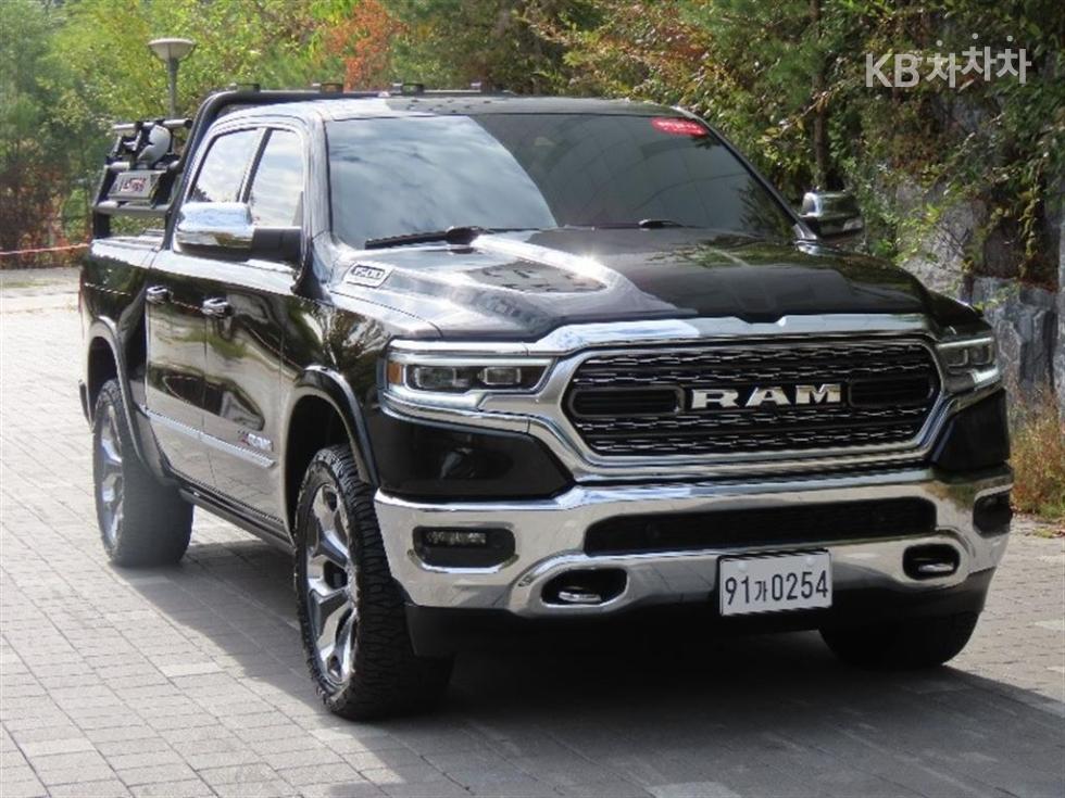 Dodge Ram Pickup 1500 Limited — фото 2
