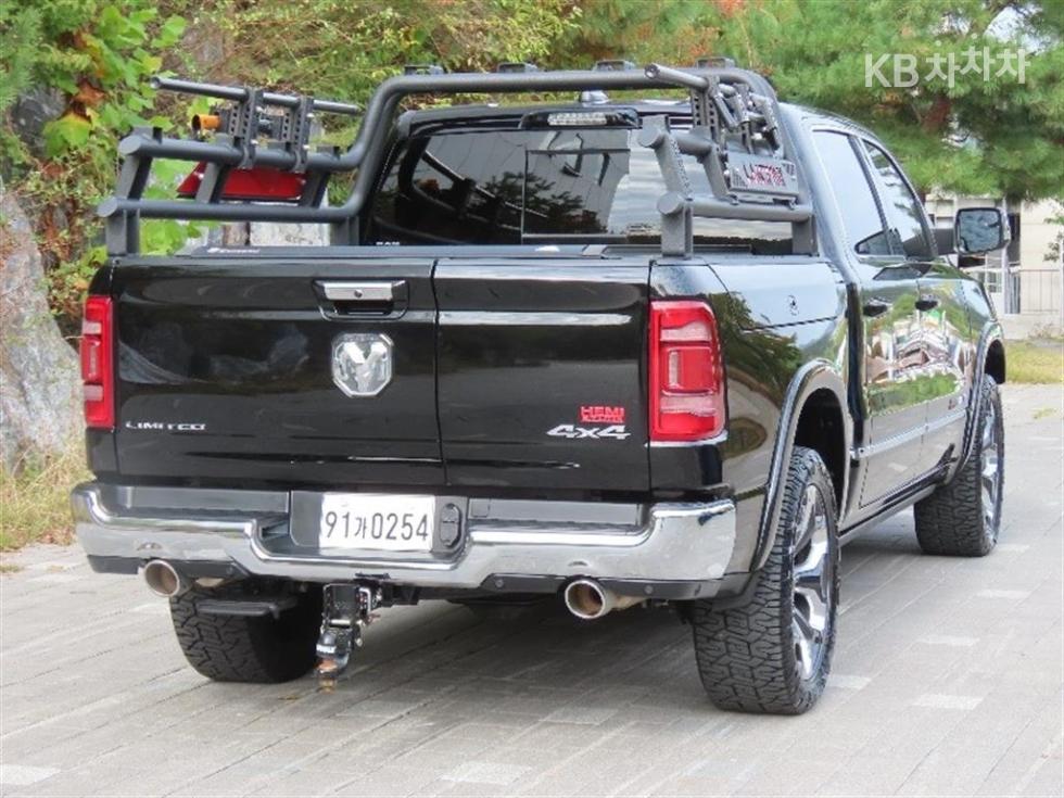 Dodge Ram Pickup 1500 Limited — фото 3