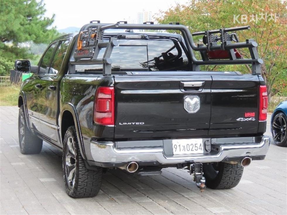 Dodge Ram Pickup 1500 Limited — фото 4