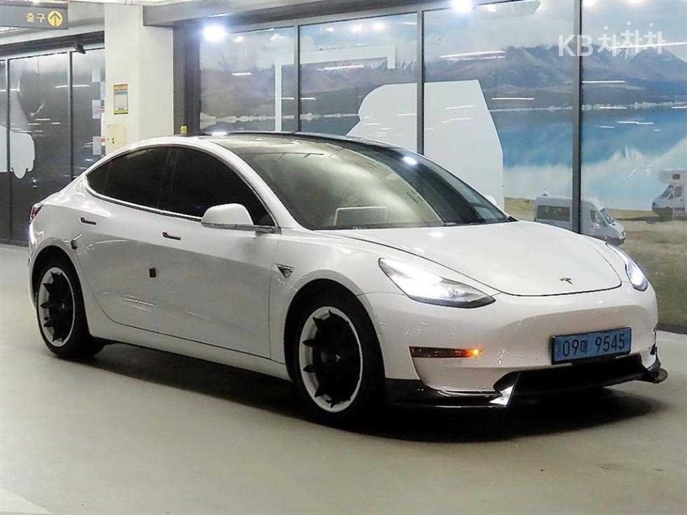 Tesla Model 3 — фото 1
