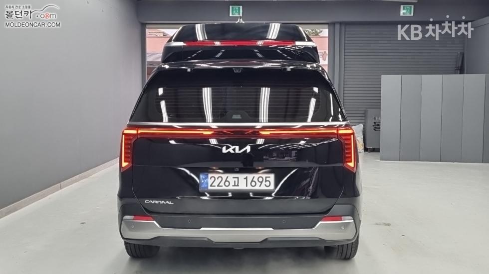 Kia Carnival SIGNATURE — фото 4