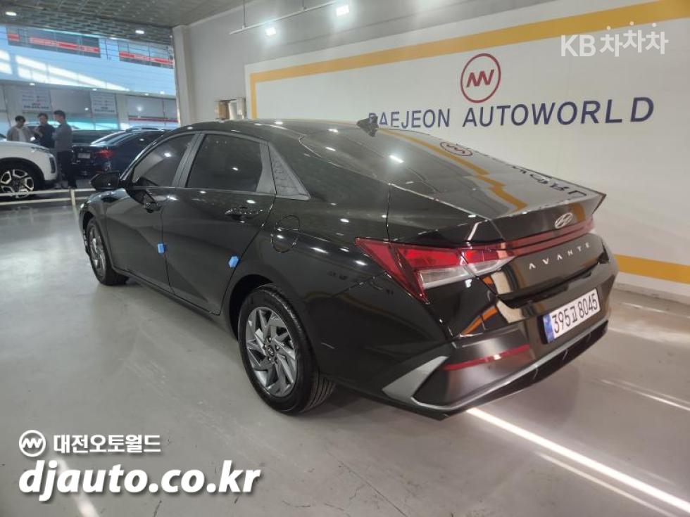 Hyundai Avante — фото 4