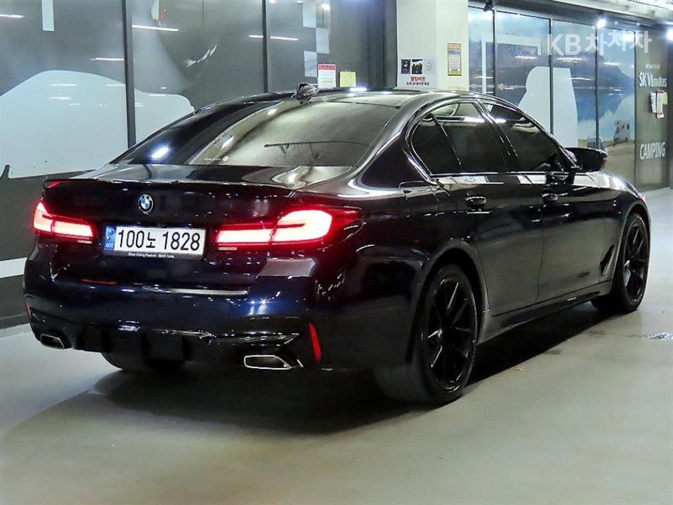 BMW 5 Series M Sport — фото 4