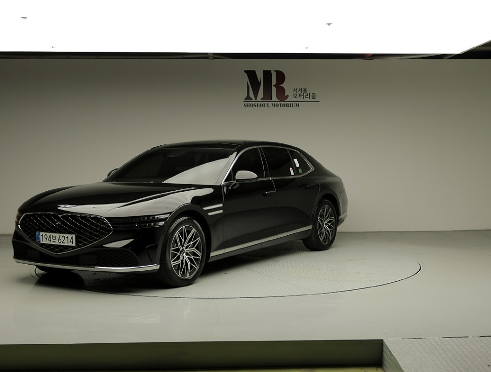 Genesis G90 BASE MODEL — фото 1