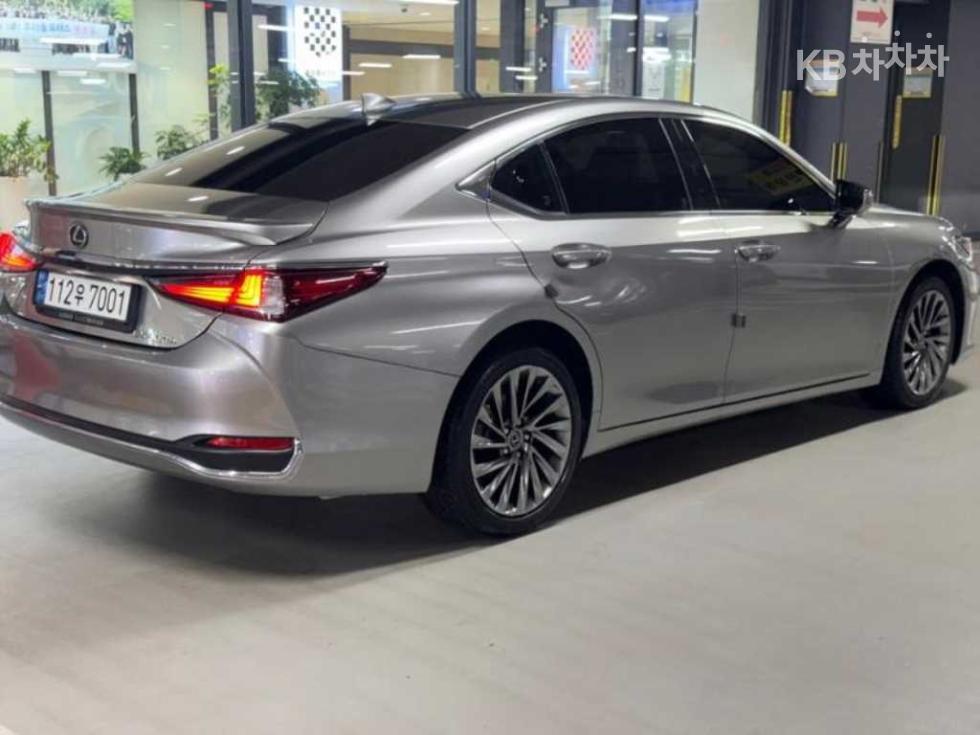 Lexus ES Executive — фото 4