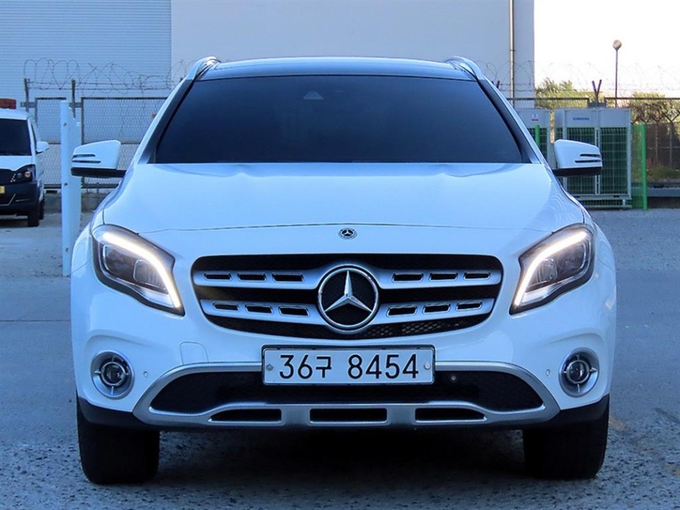 Mercedes-Benz GLA-Class Premium — фото 1