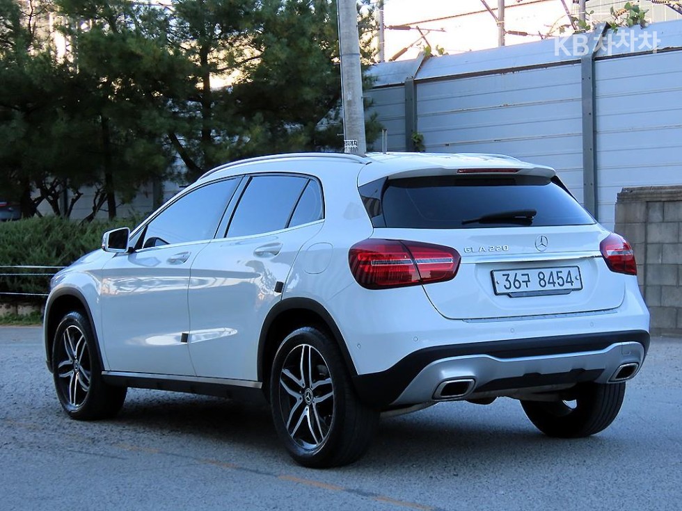 Mercedes-Benz GLA-Class Premium — фото 3