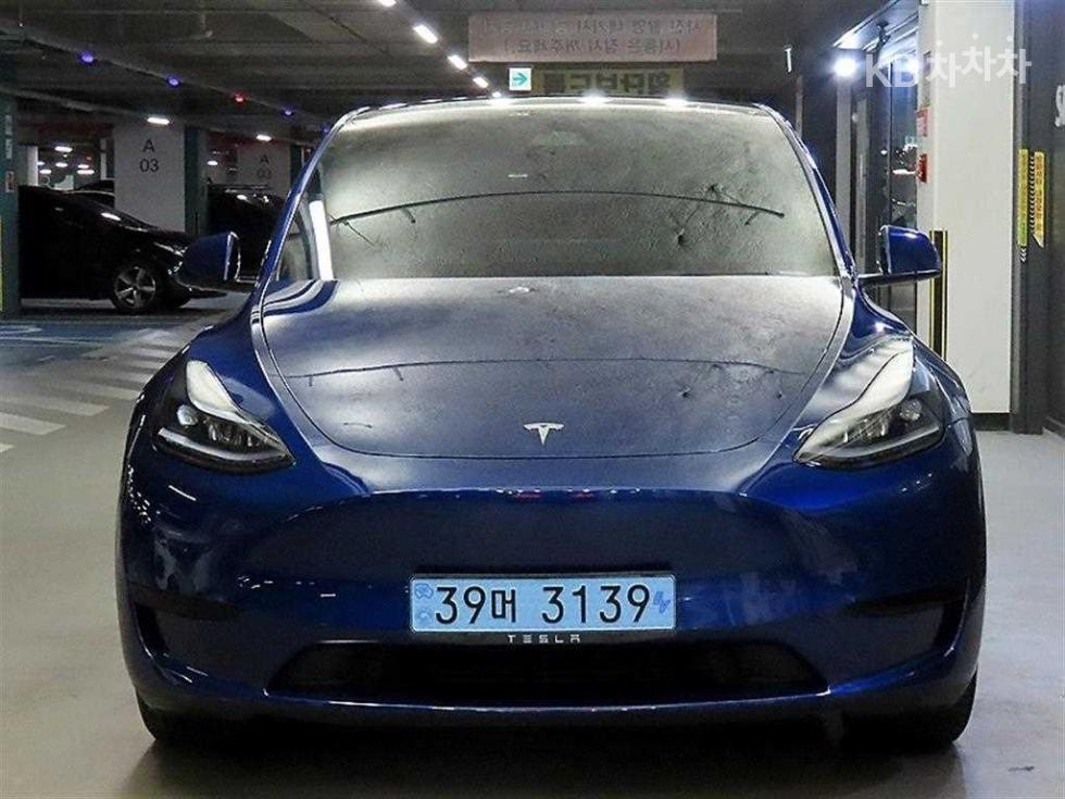 Tesla Model Y BASE MODEL — фото 2