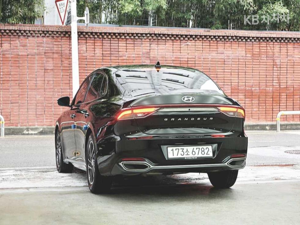 Hyundai Grandeur Premium Choice — фото 4