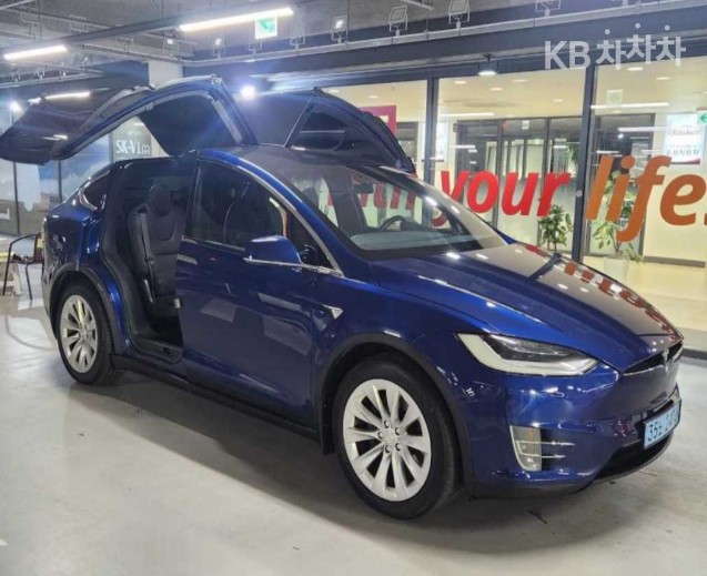 Tesla Model X — фото 3