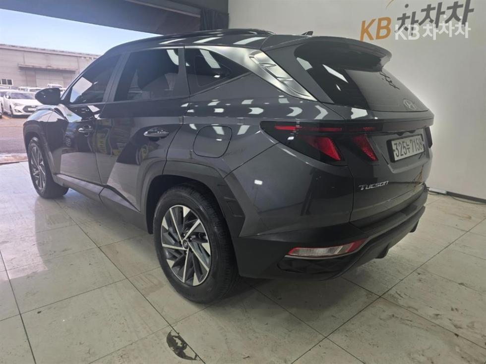 Hyundai Premium — фото 3