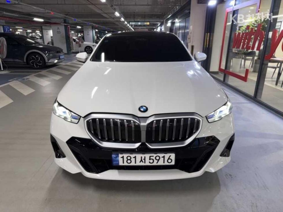 BMW 5 Series M Sport — фото 1