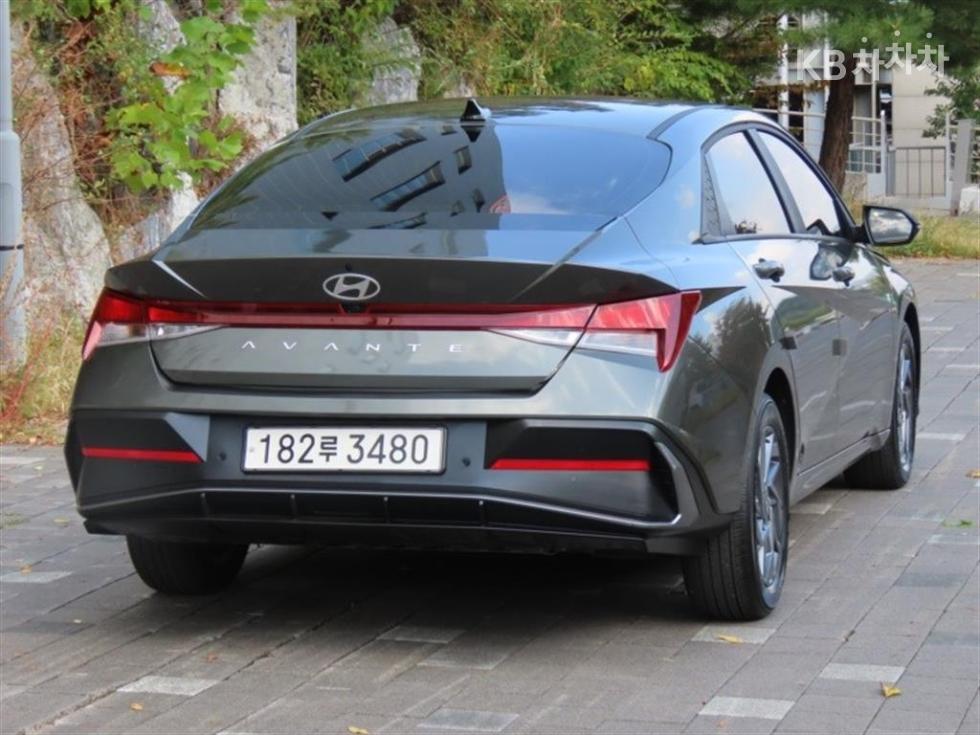 Hyundai Avante — фото 3