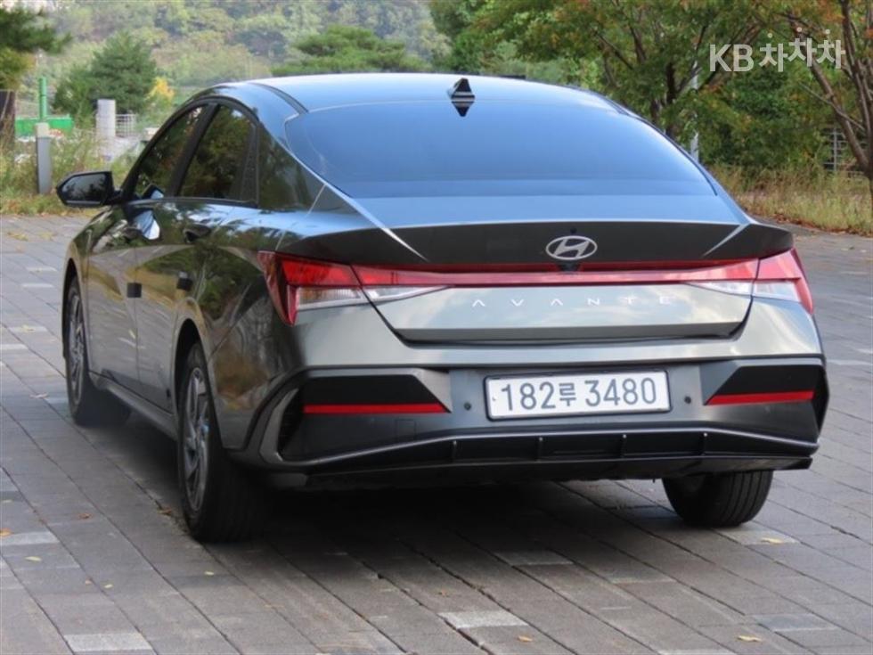 Hyundai Avante — фото 4