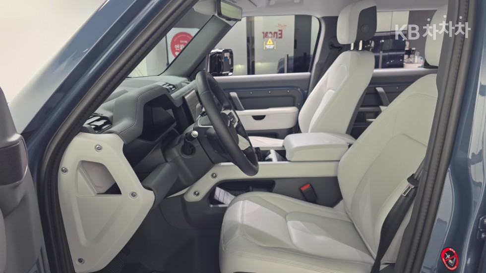 Land Rover Defender — miniaturë 3
