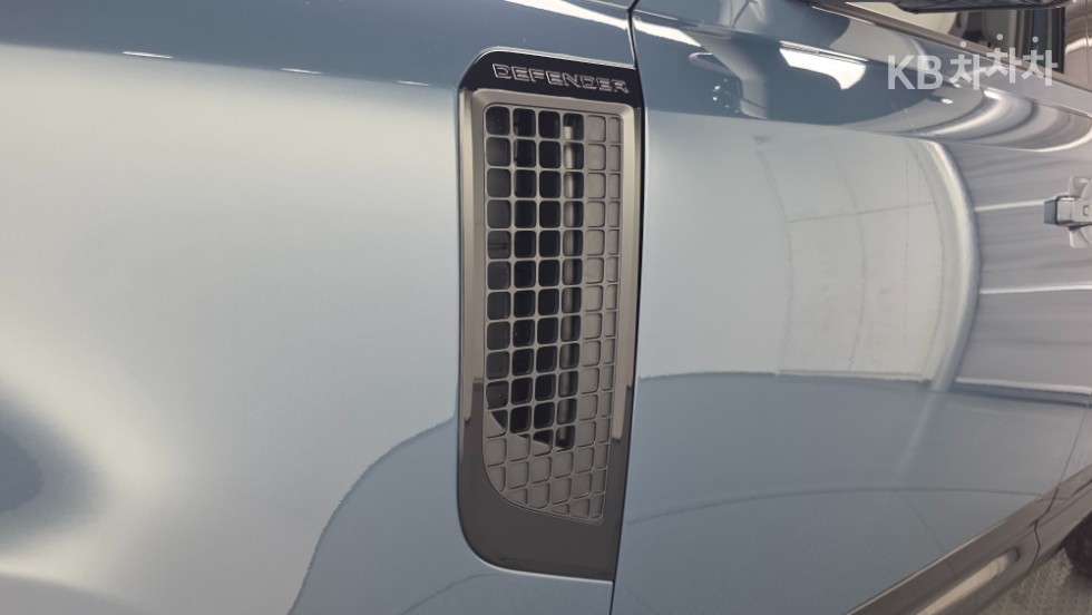 Land Rover Defender — miniaturë 20
