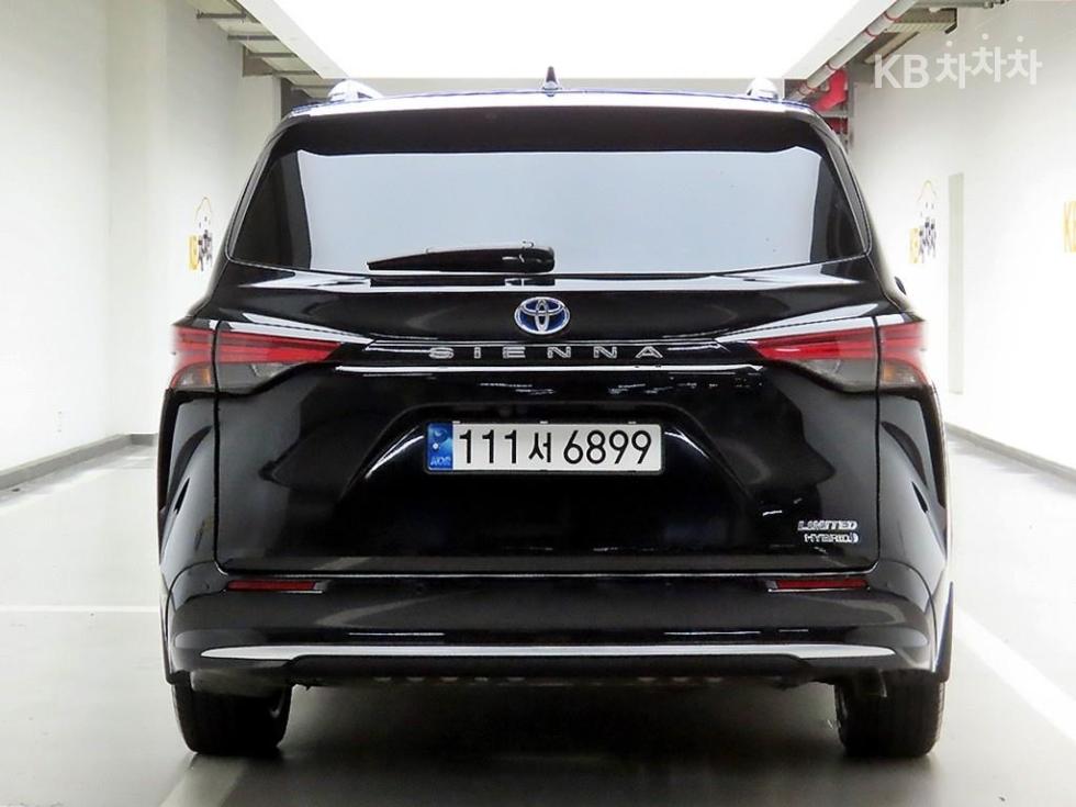 Toyota Sienna — фото 3
