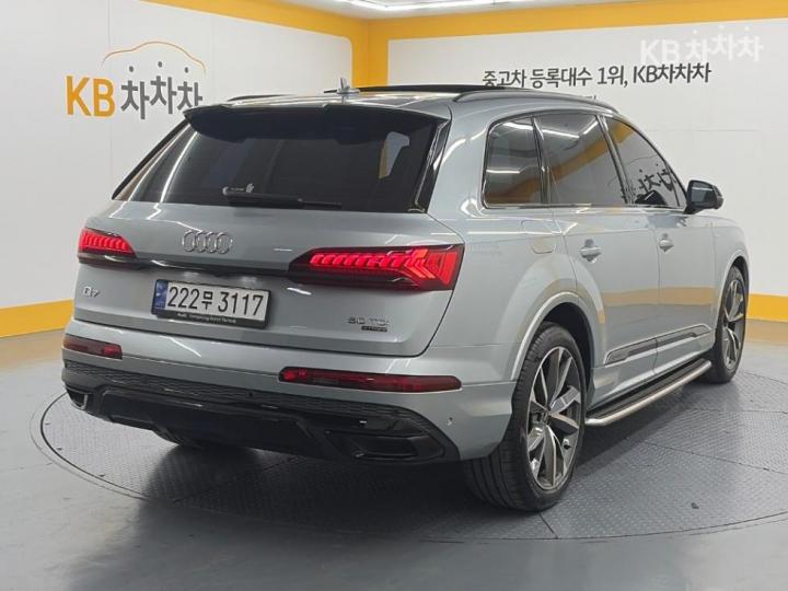 Audi Q7 — miniaturë 4