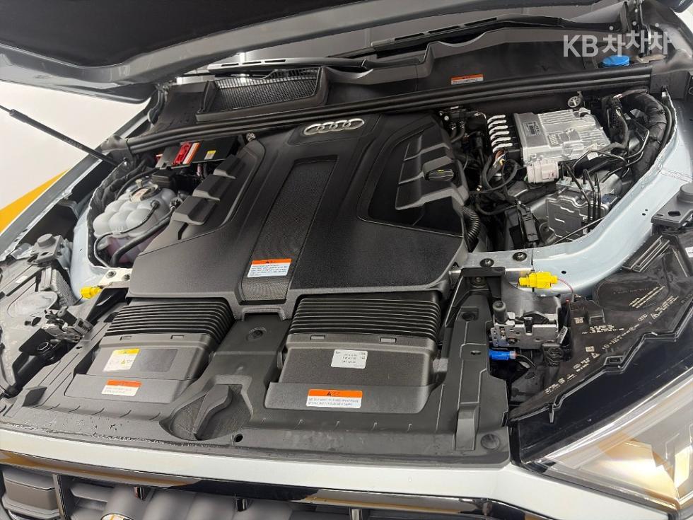 Audi Q7 — miniaturë 5