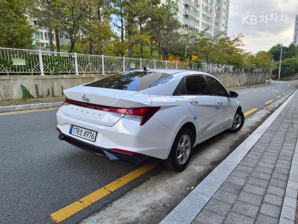 Hyundai Avante — фото 4