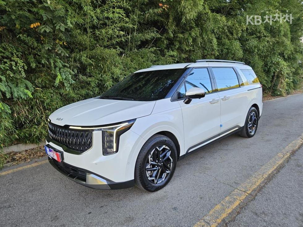 Kia Carnival D2.2 9인승 시그니처 — foto 1