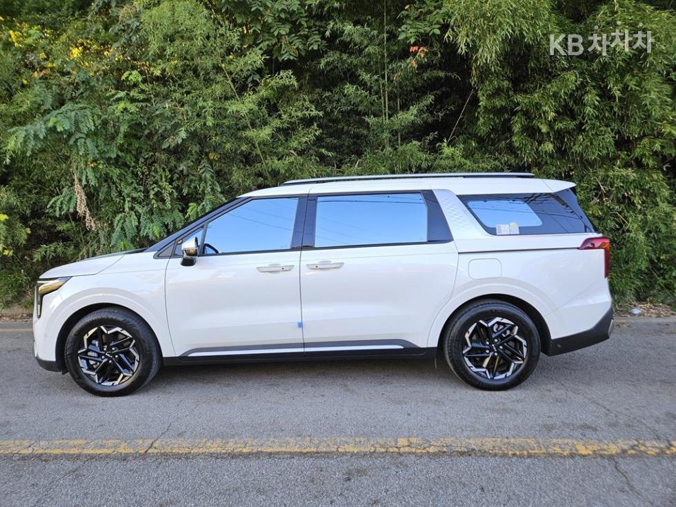 Kia Carnival — miniaturë 4