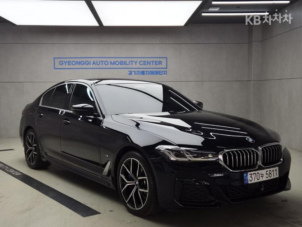 BMW 5 Series M Sport — фото 1