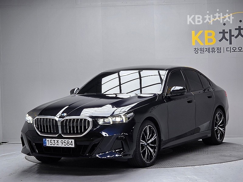 BMW 5 Series M Sport Pro SE — фото 1