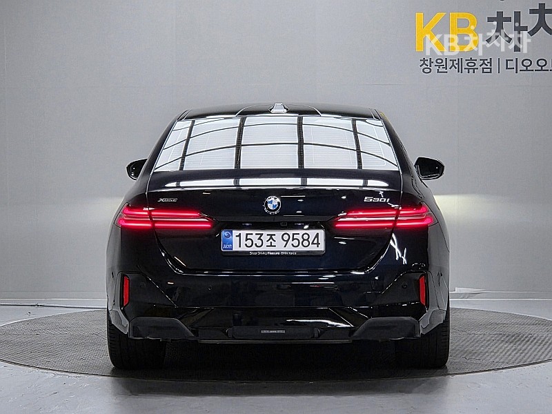 BMW 5 Series M Sport Pro SE — фото 4