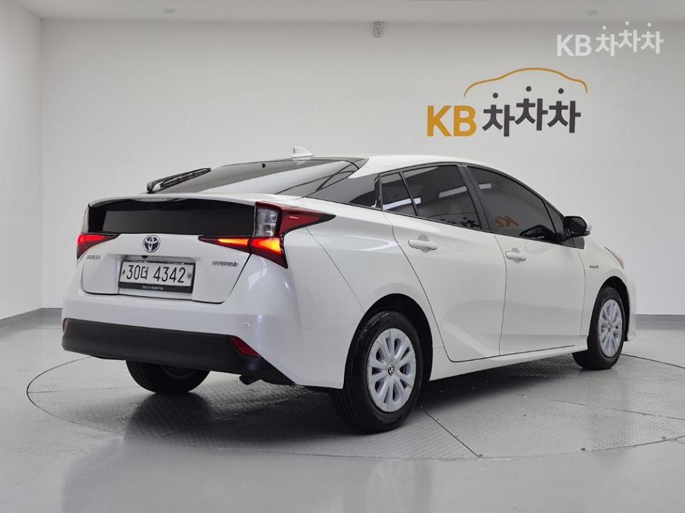Toyota Prius BASE MODEL — фото 4