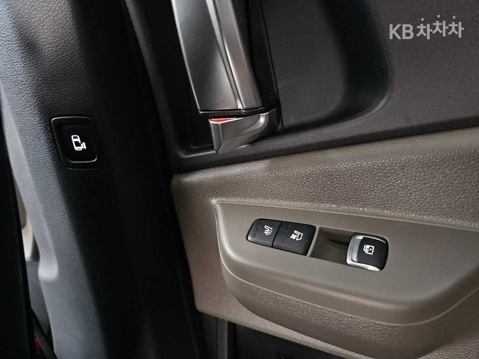 Kia Carnival — miniaturë 15
