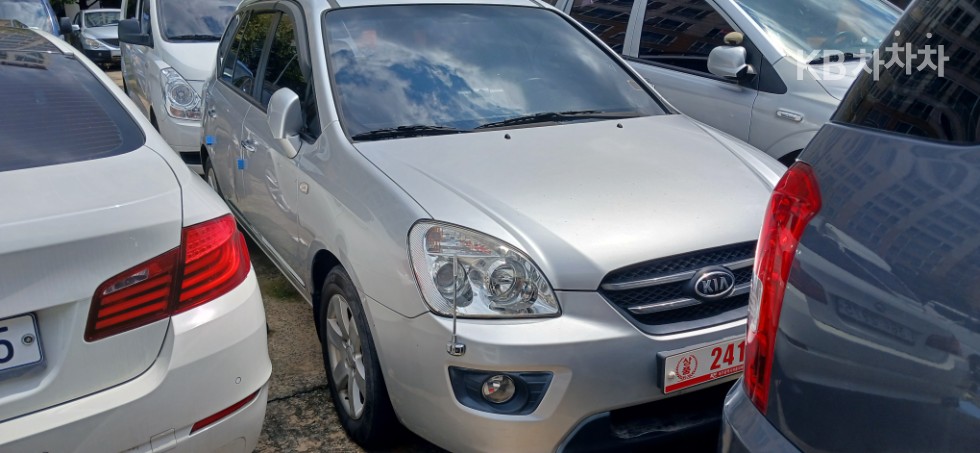 Kia Carens — miniaturë 5