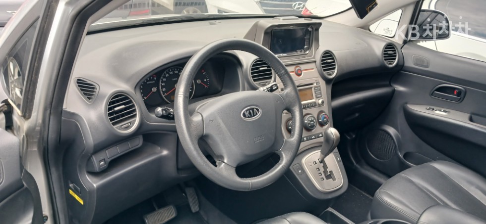 Kia Carens — miniaturë 4