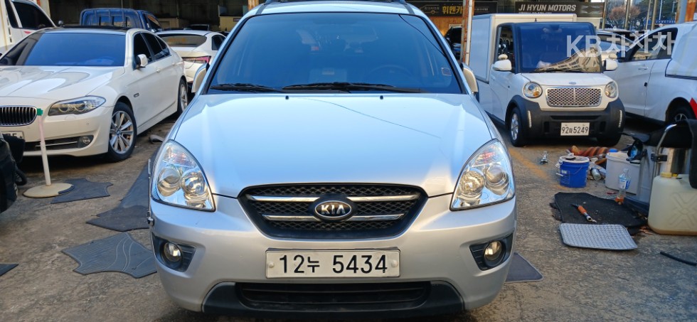 Kia Carens — miniaturë 8
