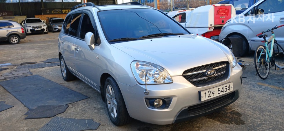 Kia Carens — miniaturë 9