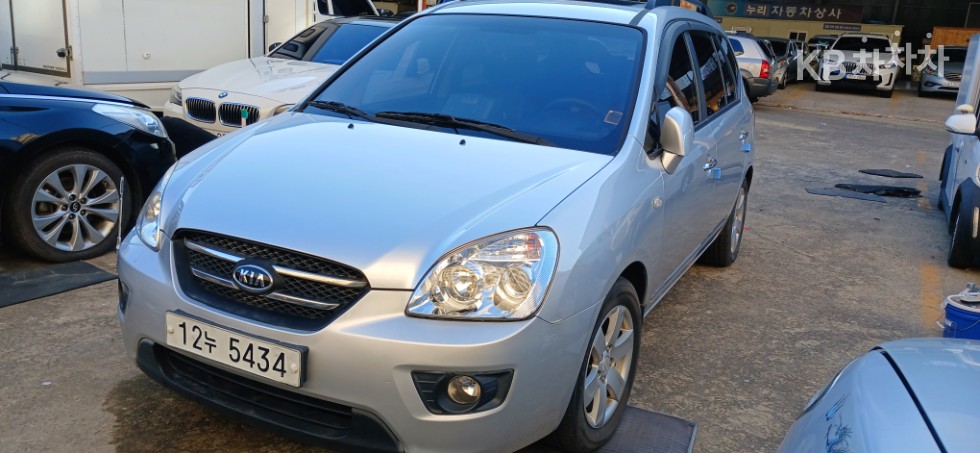 Kia Carens — miniaturë 10
