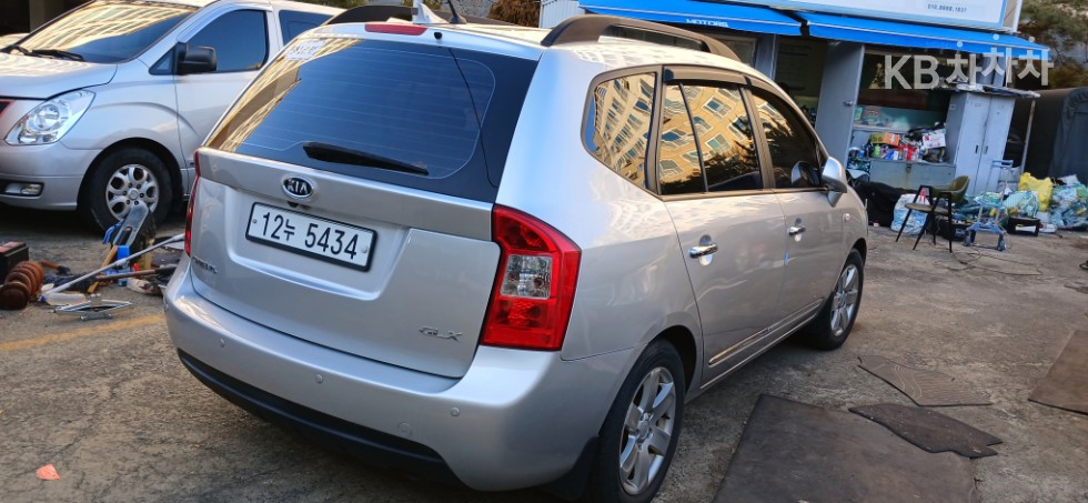Kia Carens — miniaturë 14