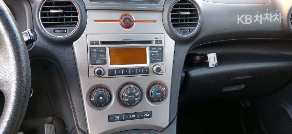 Kia Carens — miniaturë 23